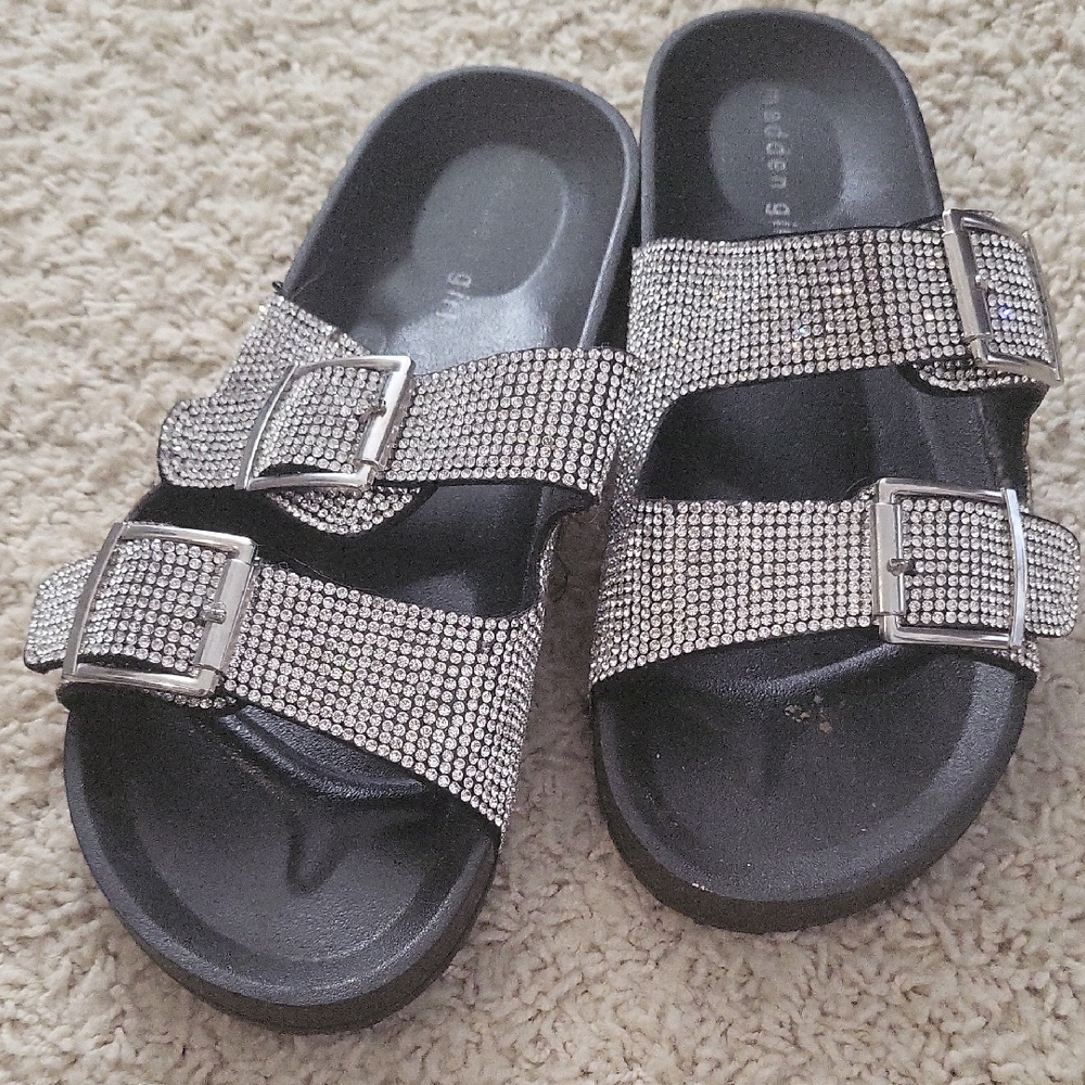Steve Madden Size 8.5 Black Sandals with Silver Buckles